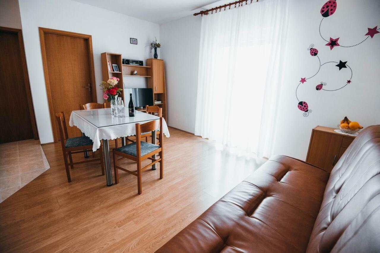 Apartmani Tamaris Vodice Bagian luar foto