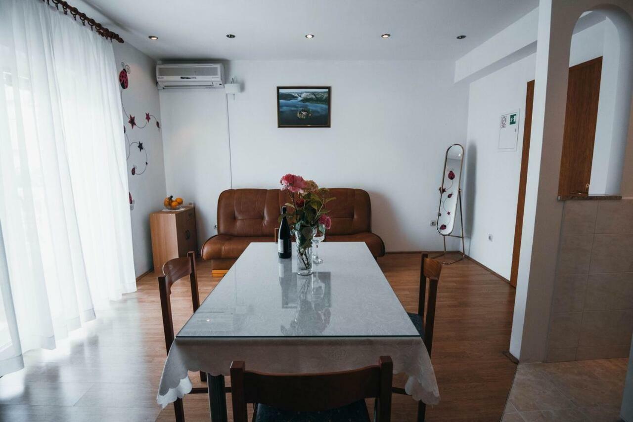 Apartmani Tamaris Vodice Bagian luar foto