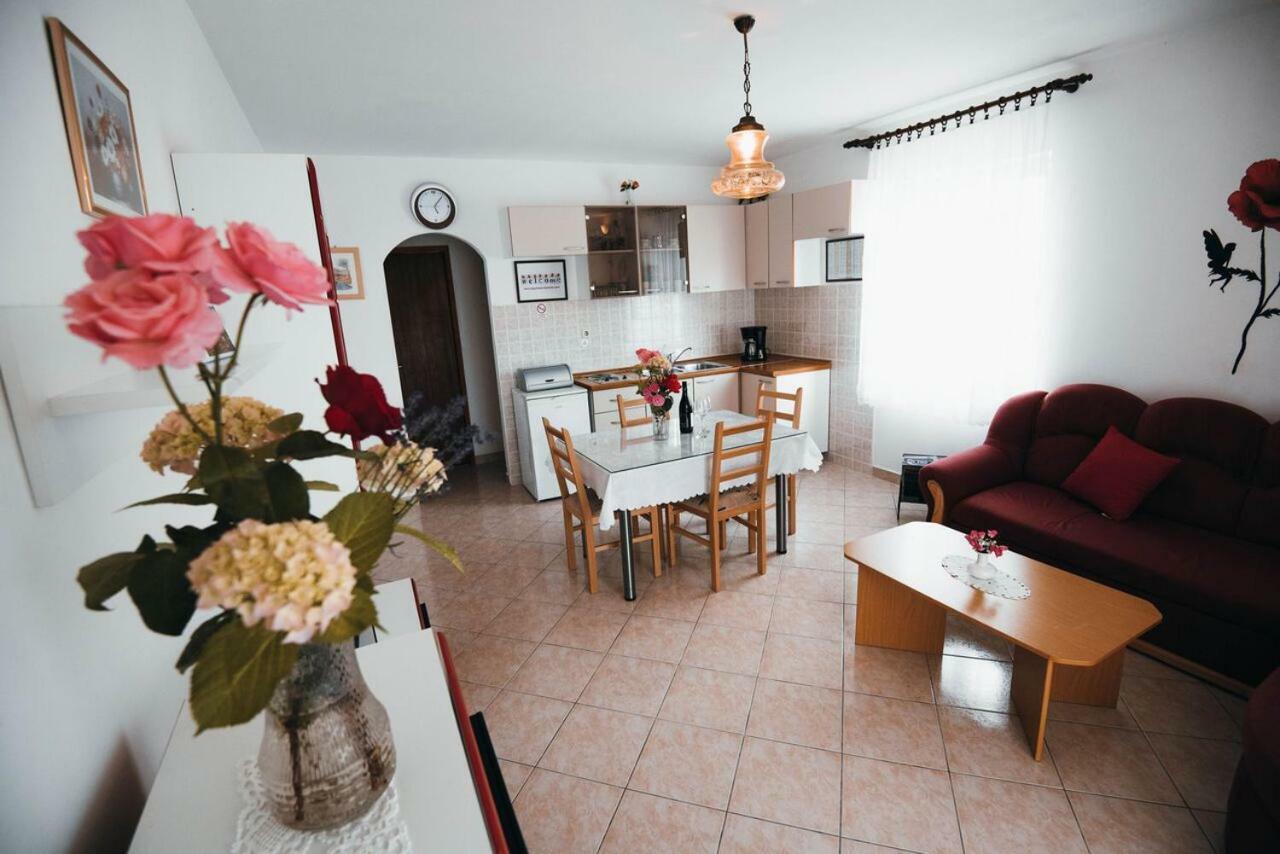 Apartmani Tamaris Vodice Bagian luar foto