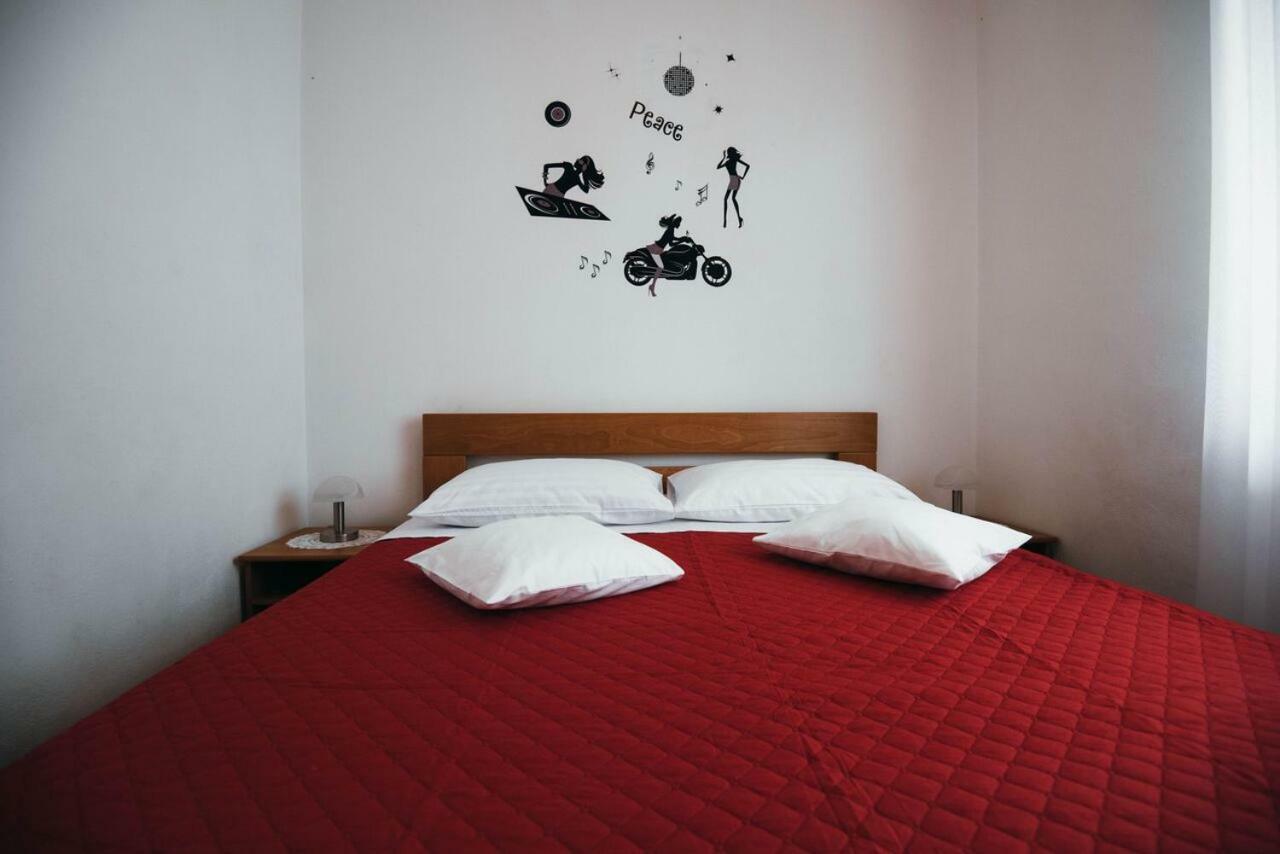 Apartmani Tamaris Vodice Bagian luar foto