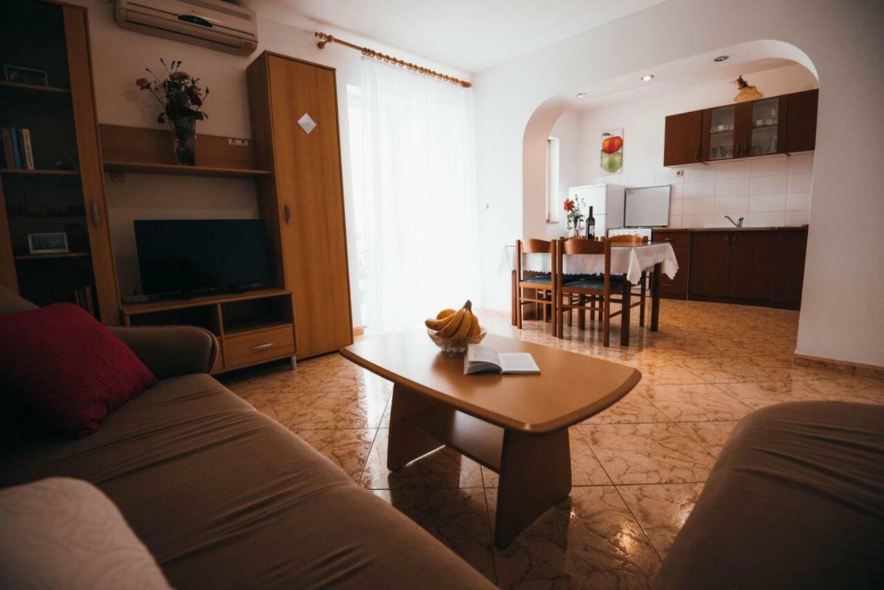 Apartmani Tamaris Vodice Bagian luar foto