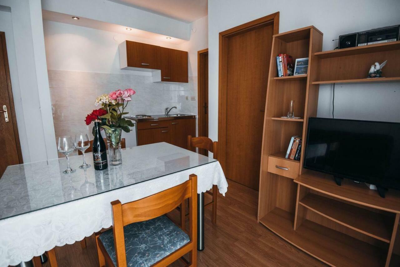 Apartmani Tamaris Vodice Bagian luar foto