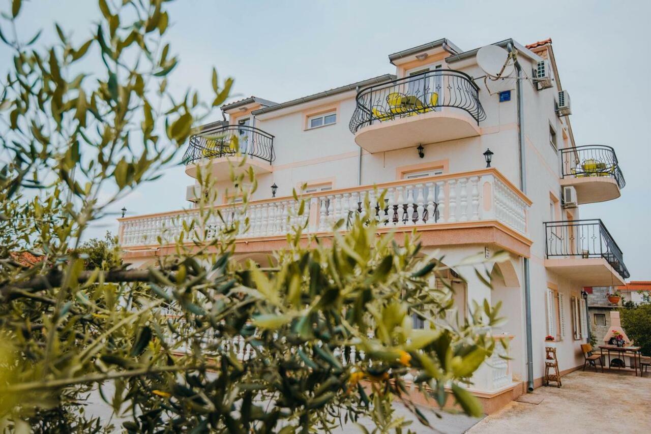 Apartmani Tamaris Vodice Bagian luar foto